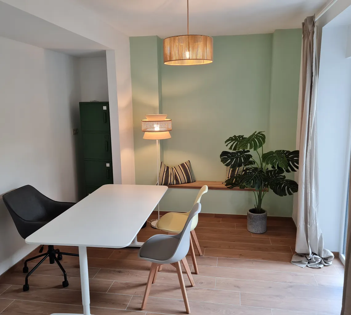 Bureau lumineux avec lumière naturelle chez Bureau Kleyer