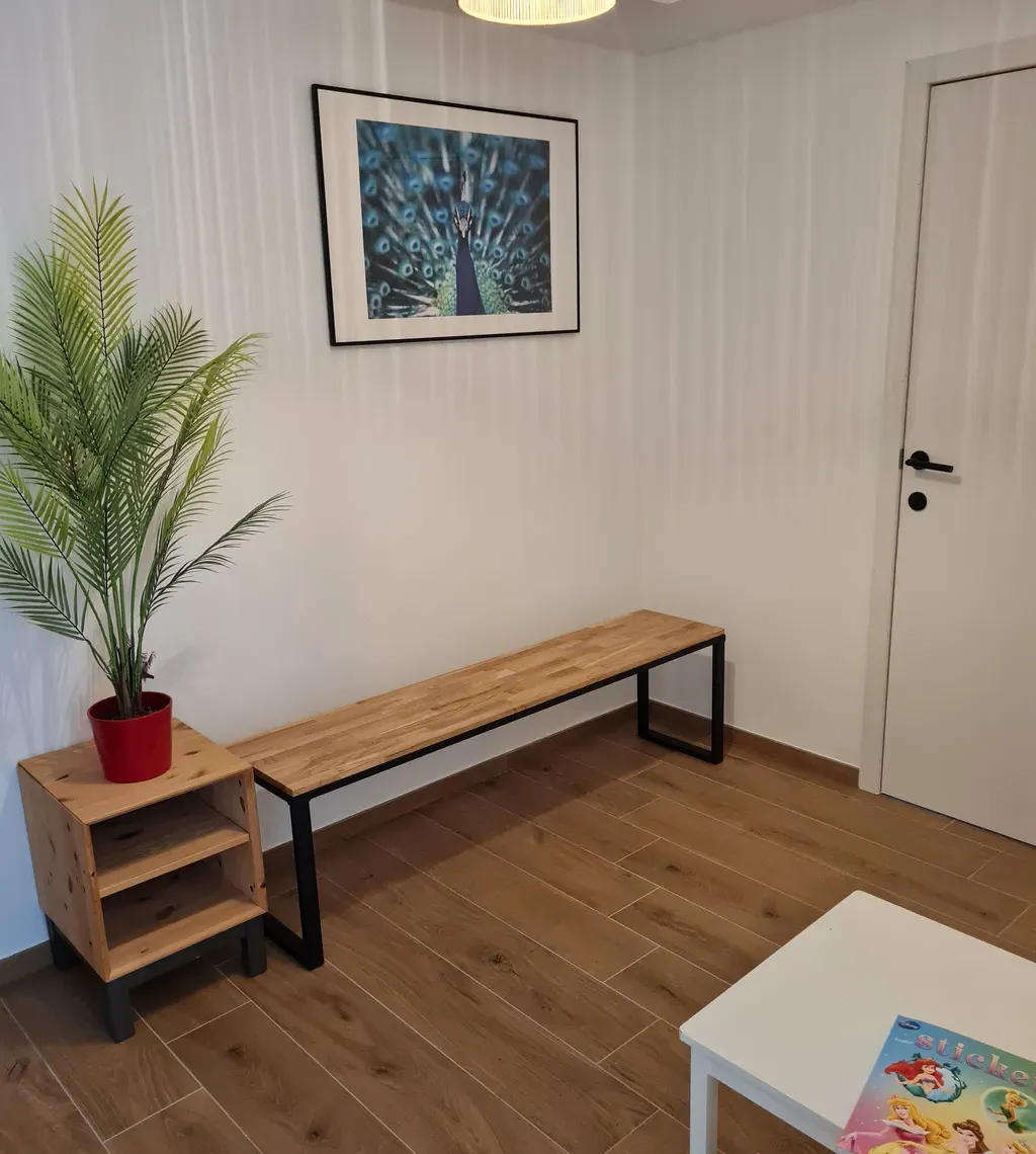 Salle d'attente confortable pour les clients